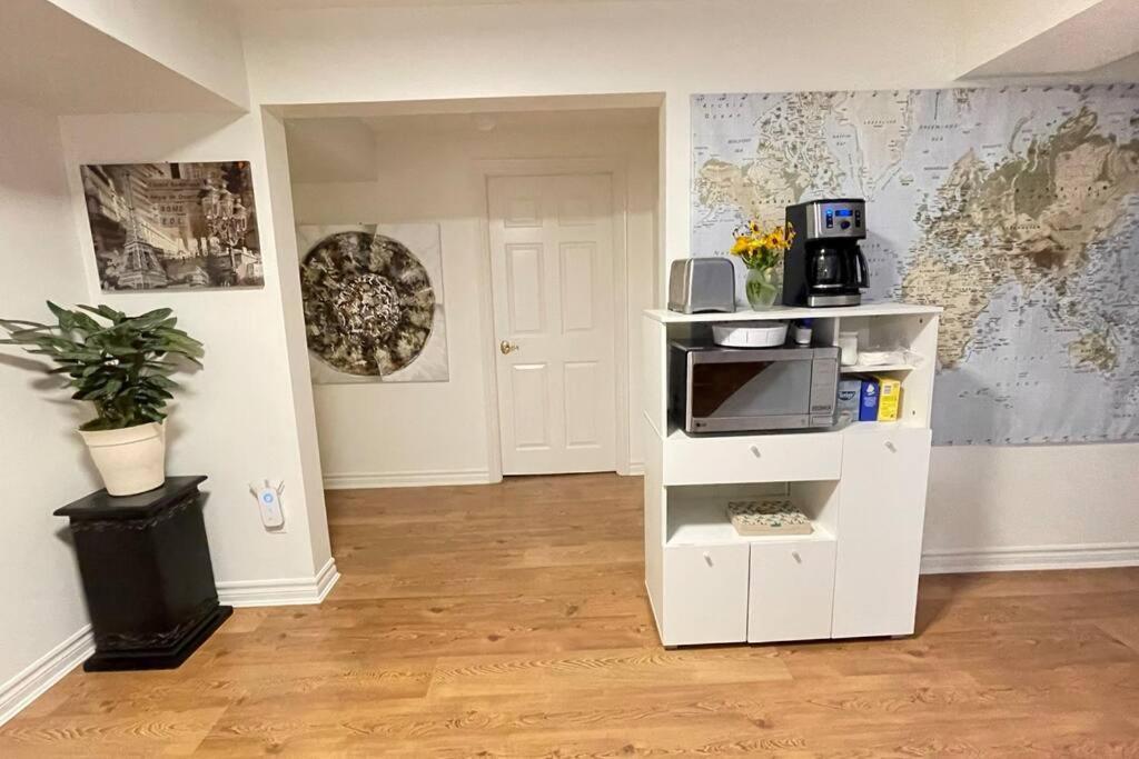 Nature Retreat On The Don River And Trail, 2 King Bdrm Unit, Free Parking, Private Entry Apartment