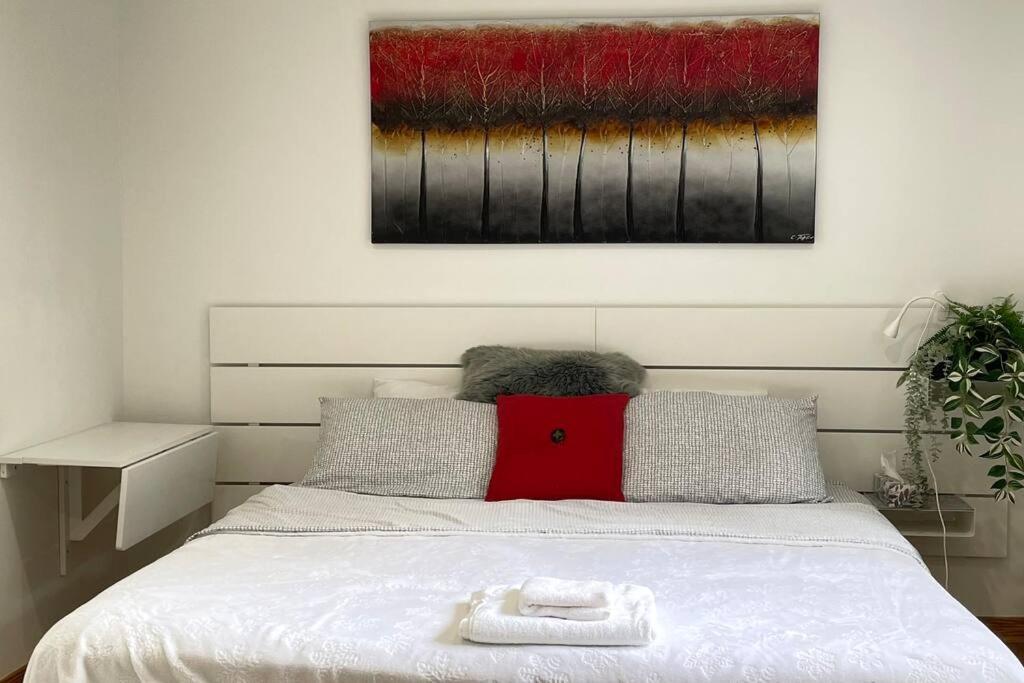 Nature Retreat On The Don River And Trail, 2 King Bdrm Unit, Free Parking, Private Entry Apartment Toronto