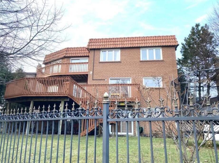 Apartment Nature Retreat On The Don River And Trail, 2 King Bdrm Unit, Free Parking, Private Entry Toronto
