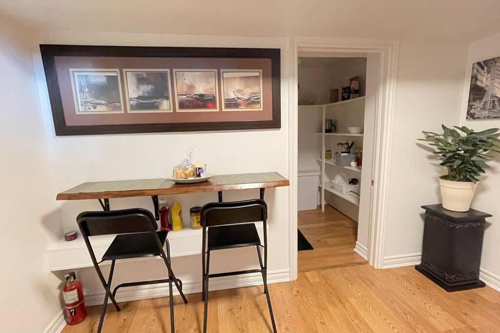 Nature Retreat On The Don River And Trail, 2 King Bdrm Unit, Free Parking, Private Entry *