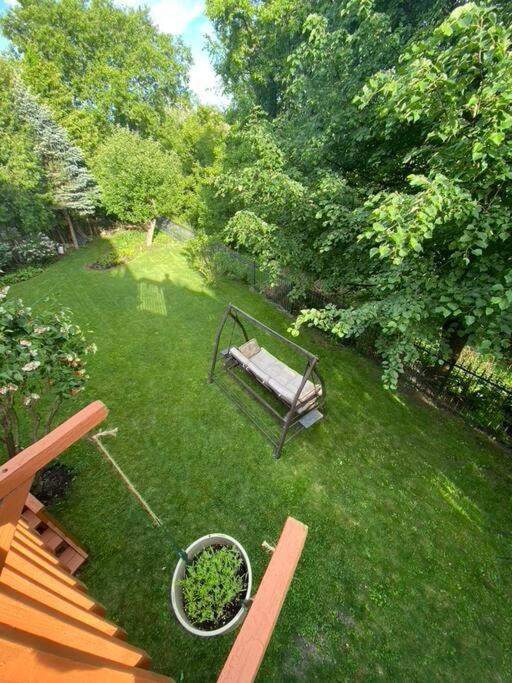 Nature Retreat On The Don River And Trail, 2 King Bdrm Unit, Free Parking, Private Entry * Toronto