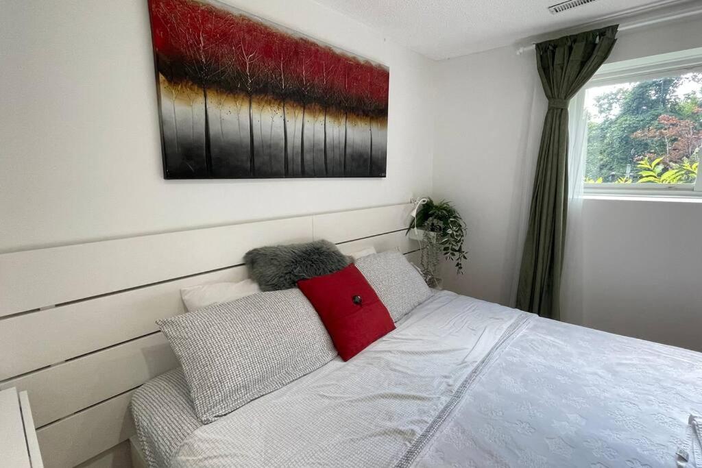Nature Retreat On The Don River And Trail, 2 King Bdrm Unit, Free Parking, Private Entry Toronto