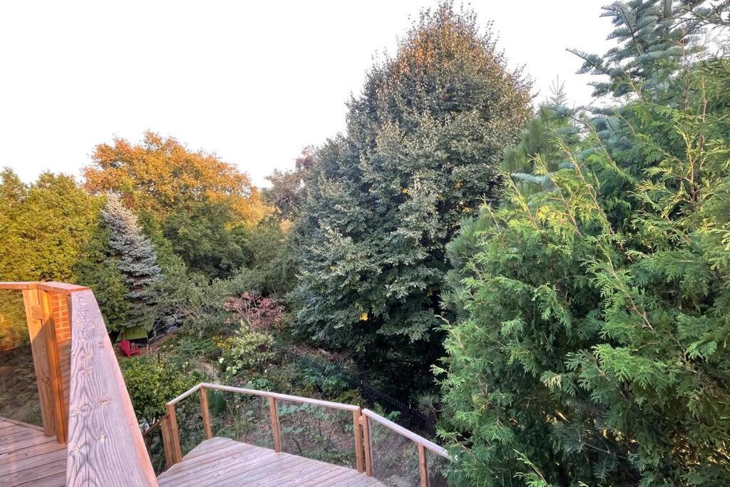 Nature Retreat On The Don River And Trail, 2 King Bdrm Unit, Free Parking, Private Entry Apartment Toronto