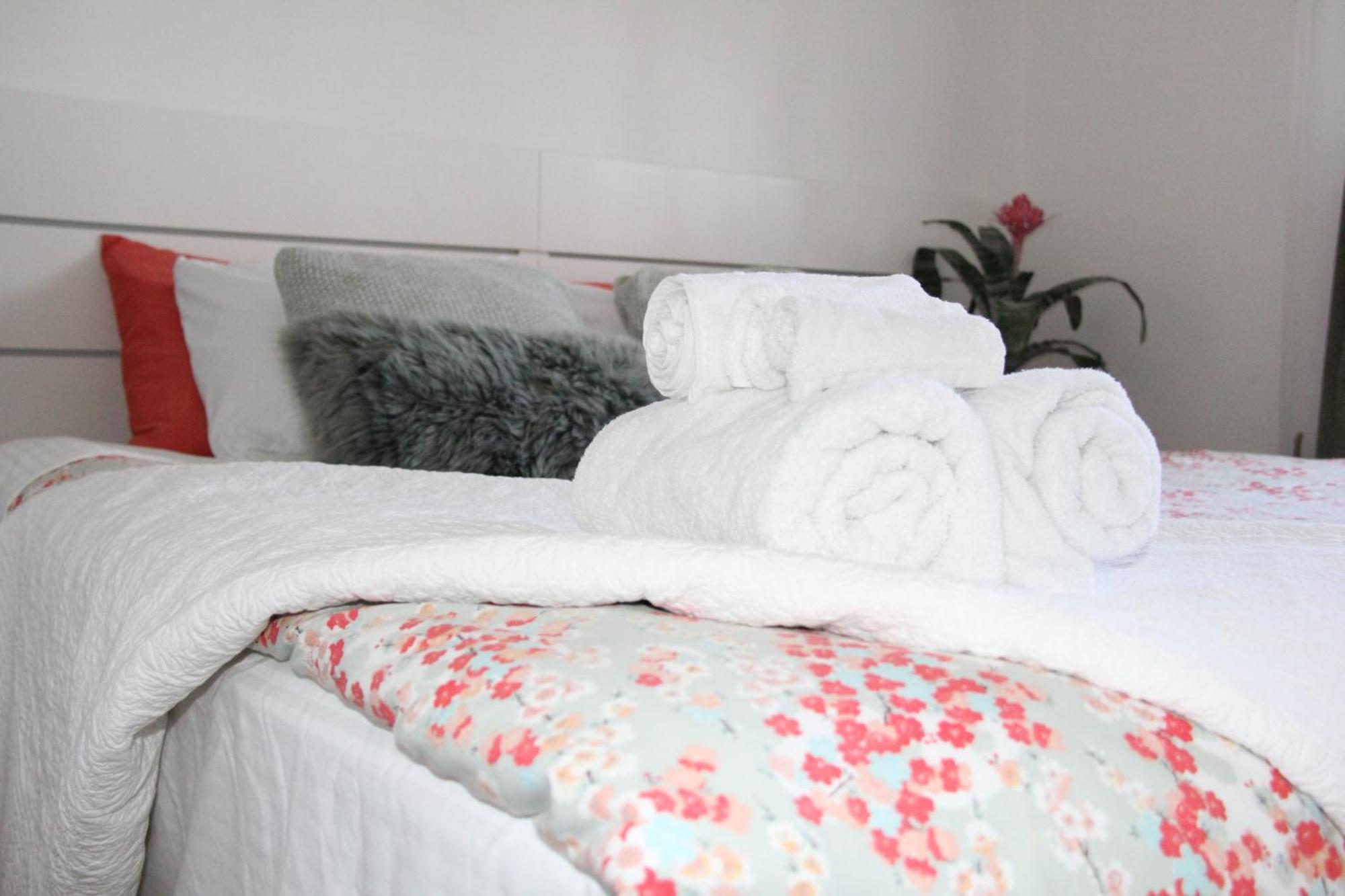 Nature Retreat On The Don River And Trail, 2 King Bdrm Unit, Free Parking, Private Entry
