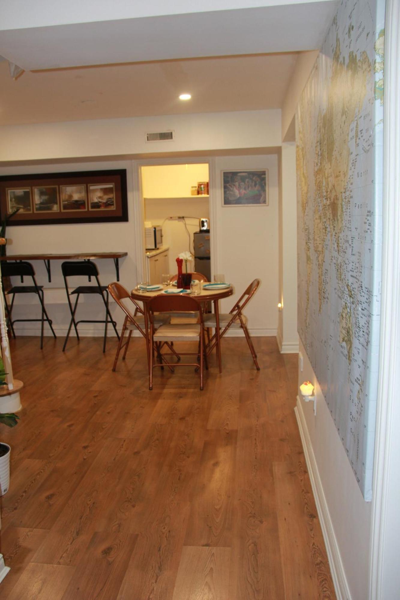 Nature Retreat On The Don River And Trail, 2 King Bdrm Unit, Free Parking, Private Entry Apartment *