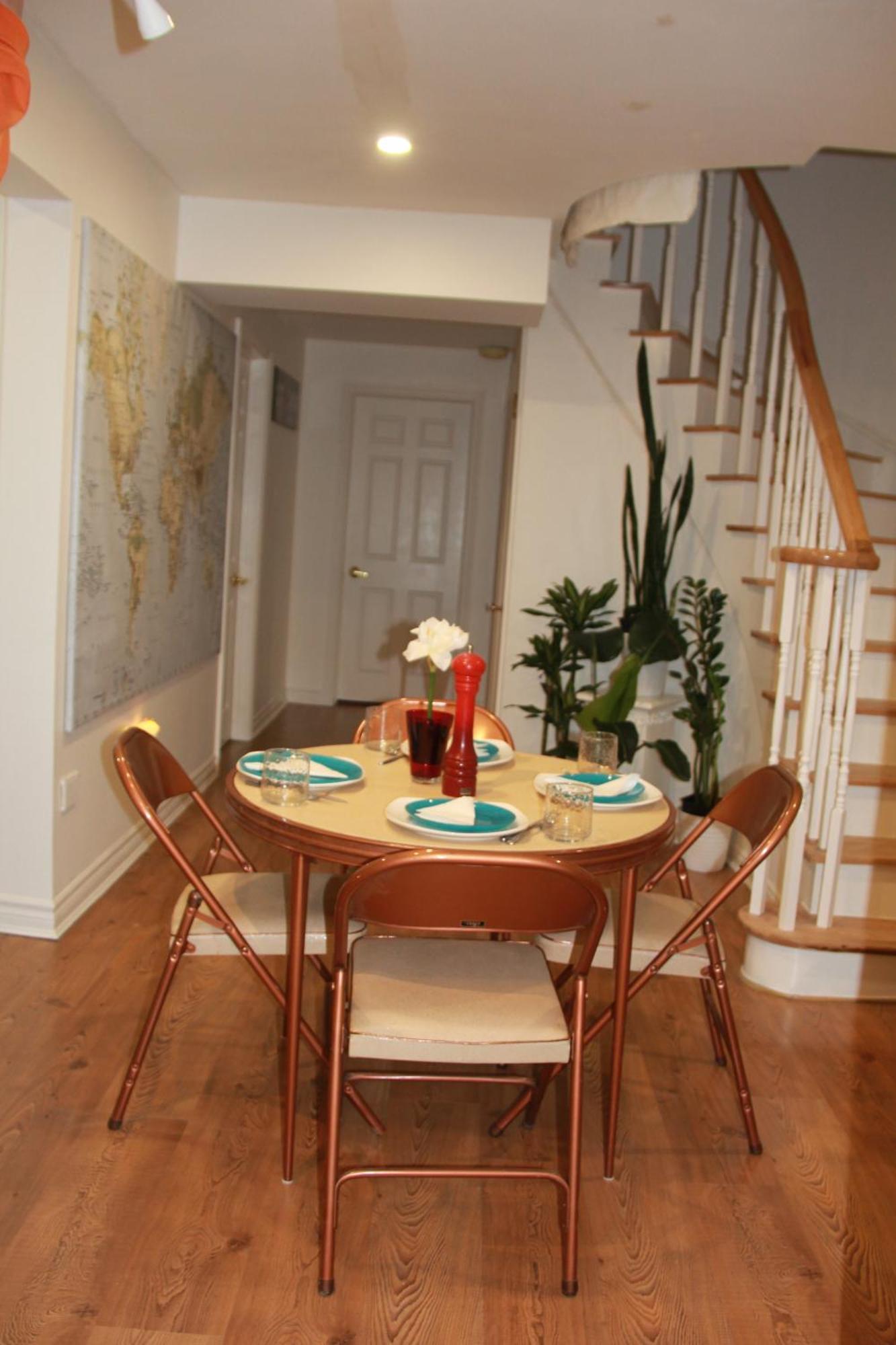 Nature Retreat On The Don River And Trail, 2 King Bdrm Unit, Free Parking, Private Entry Apartment *